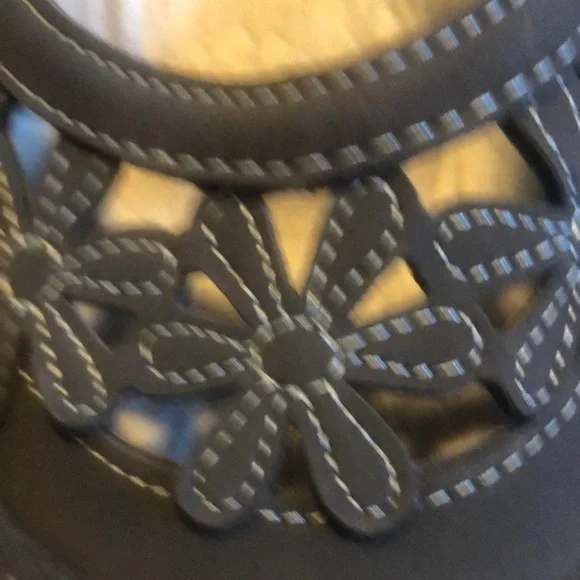 JBU Black Sandals with Adjustable Strap and Cushioned Sole - Picture 4 of 8